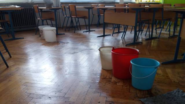 Kiša natopila školu: Oštećene instalacije, otkazana je nastava