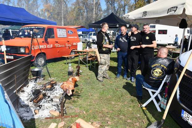 FOTO Zabranjena pečenkijada u Slavonskom Brodu! Evo kako je to izgledalo prošle godine