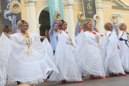 Skupine iz Slovačke i Paname zaplesale na Međunarodnom festivalu folklora u Karlovcu