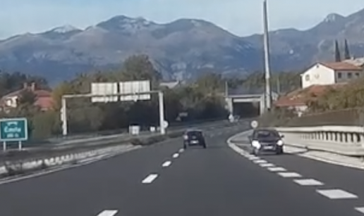 VIDEO Policija na&scaron;la voza&ccaron;icu koja je na A6 vozila u krivom smjeru. Evo koju kaznu tra&zcaron;e!