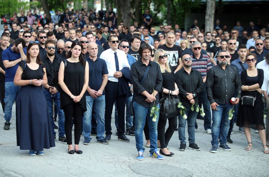 Bakljada na Mirogoju: Obitelj i prijatelji oprostili se od Capara