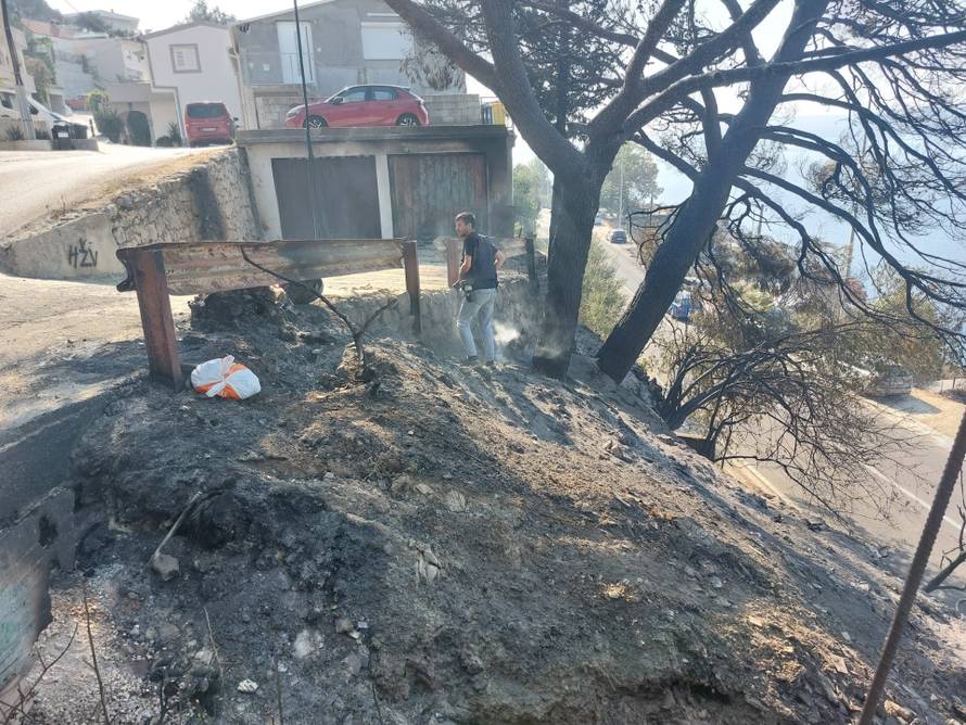 DRAMATIČNI PRIZORI Od kuća i apartmana ostalo tek zgarište! Požar kraj Omiša gutao sve