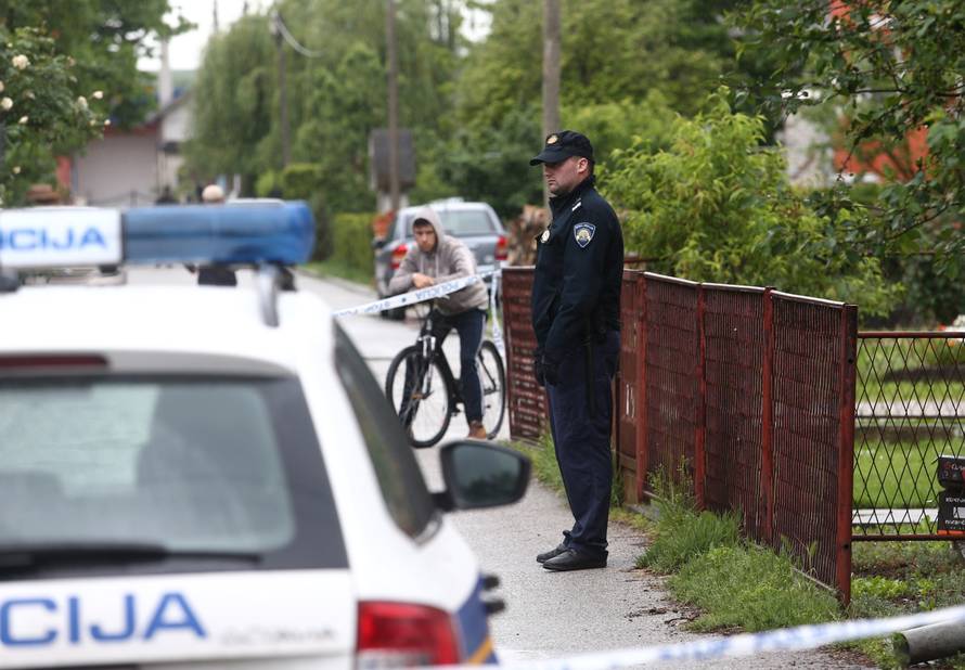 Ubio je ženu dok su mala djeca spavala, a onda pucao i u sebe