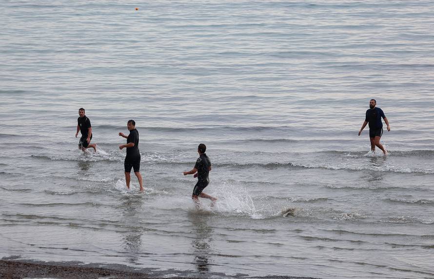 Split: Unatoč kiši na Bačvicama je bila gužva