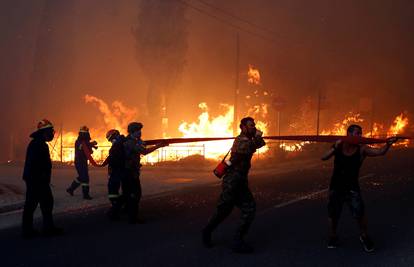 Užasni požari u Grčkoj: 'Ljudi ne mogu podnijeti toliko dima'