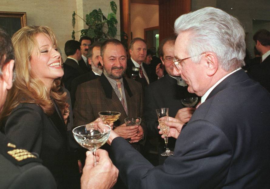 Od šampanjca s Tuđmanom i lente do rastave od Todorića