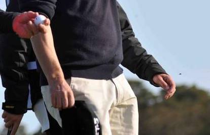 Hugh Grant ne može naći curu jer misli samo na golf