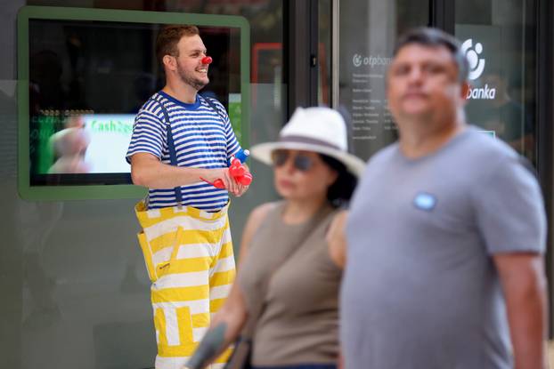 Zadar: Turisti uživaju u šetnji gradom
