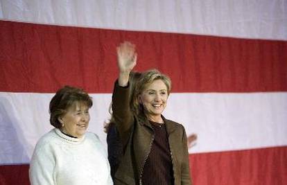 Hillary Clinton u kampanju uvela i majku Dorothy (88)