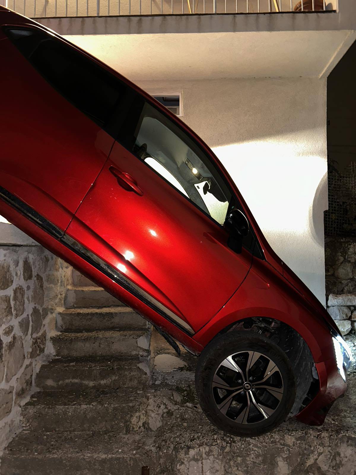 Please, turn left: 'Žena je rekla da ih je navigacija u Dubrovniku odvela ravno niz - stepenice!'
