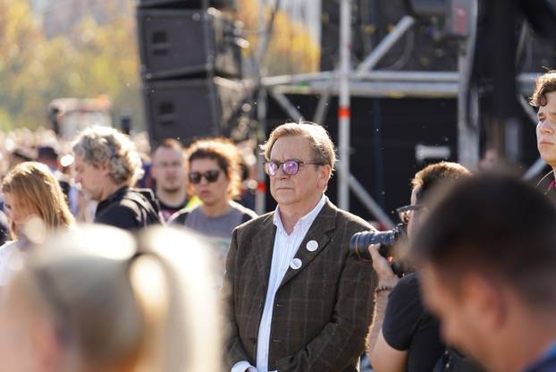 Novi Sad utihnuo na 16 minuta za sve poginule u nesreći u padu nadstrešnice