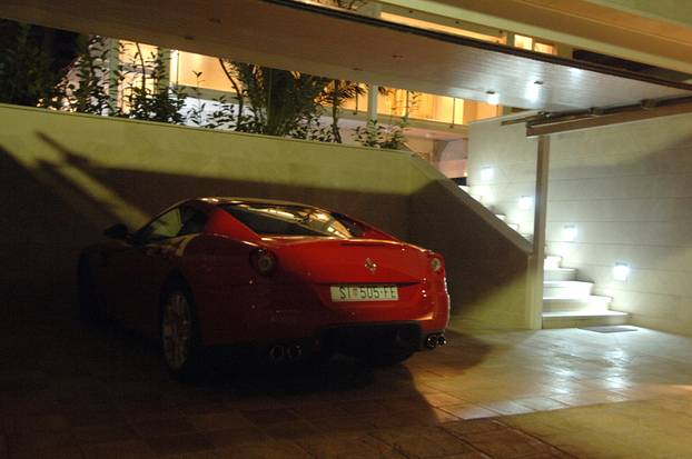 Split: Željko Kerum parkirao je svoj Ferrari ispred ku?e na Marjanu