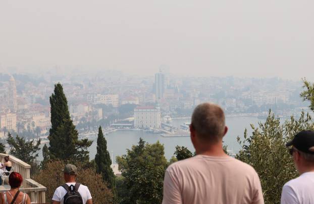 Split  prekriven dimom zbog požara kod Tomislavgrada