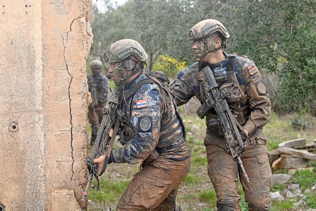 FOTO Novi hrvatski marinci primili su svoje beretke: Prošli intenzivnu integracijsku obuku