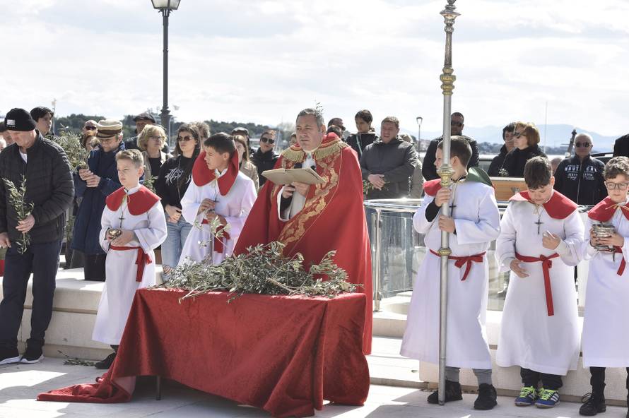 Vodice: Blagoslov maslinovih grančica na blagdan Cvjetnice