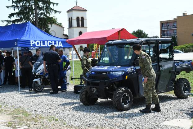 Petrinja: Hrvatska vojska predstavila naoružanje i opremu povodom 30. obljetnice operacije "Oluja"