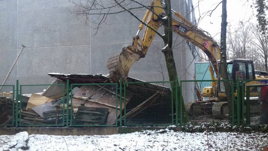 Miki ruši Jabuku: Sramotna čestitka za 50. rođendan kluba