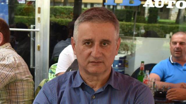 Knin: Tomislav Karamarko u kafiÄu u Kninu tijekom obiljeÅ¾avanje obljetnice Oluje