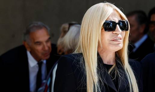 Operacije joj uništile lice, sad je šokirala izgledom: Evo kako se Donatella Versace mijenjala...