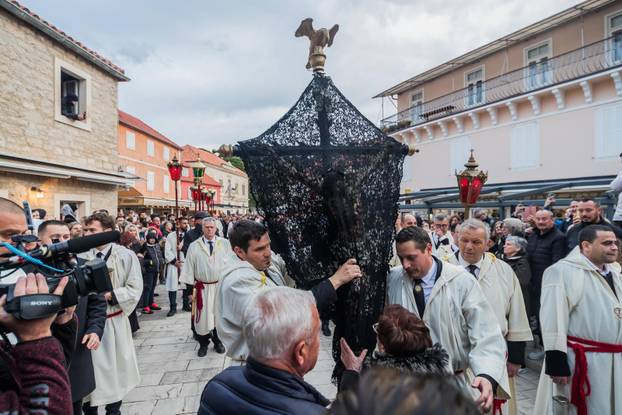Završena procesija Za križen na Jelsi 