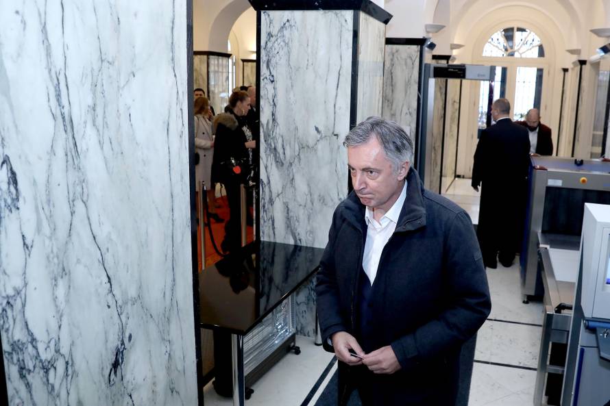Zagreb: Miroslav Škoro predao je Drzavnom izbornom povjerenstvu kandidaturu za izbore