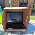 Novo 'čudo tehnologije': Otkrio trik kako da sunce ne zabljesne ekran laptopa dok radite vani