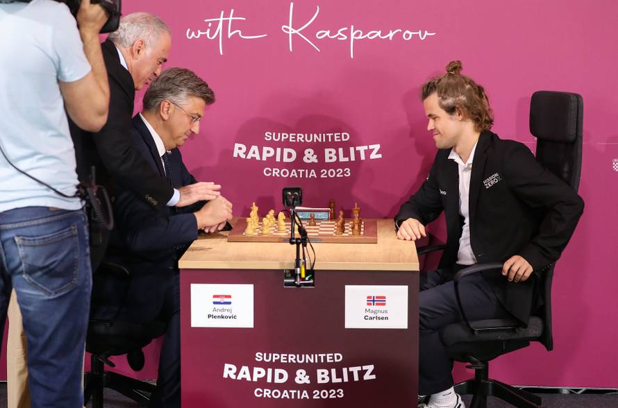 Zagreb: Plenković zaigrao šah na svečanom otvorenju turnira "Grand Chess tour Rapid & Blitz"