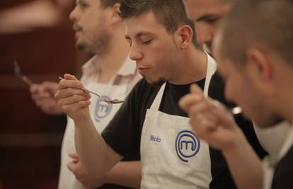 Masterchef-efekt: Dečki češće kuhaju i misle da to rade bolje 