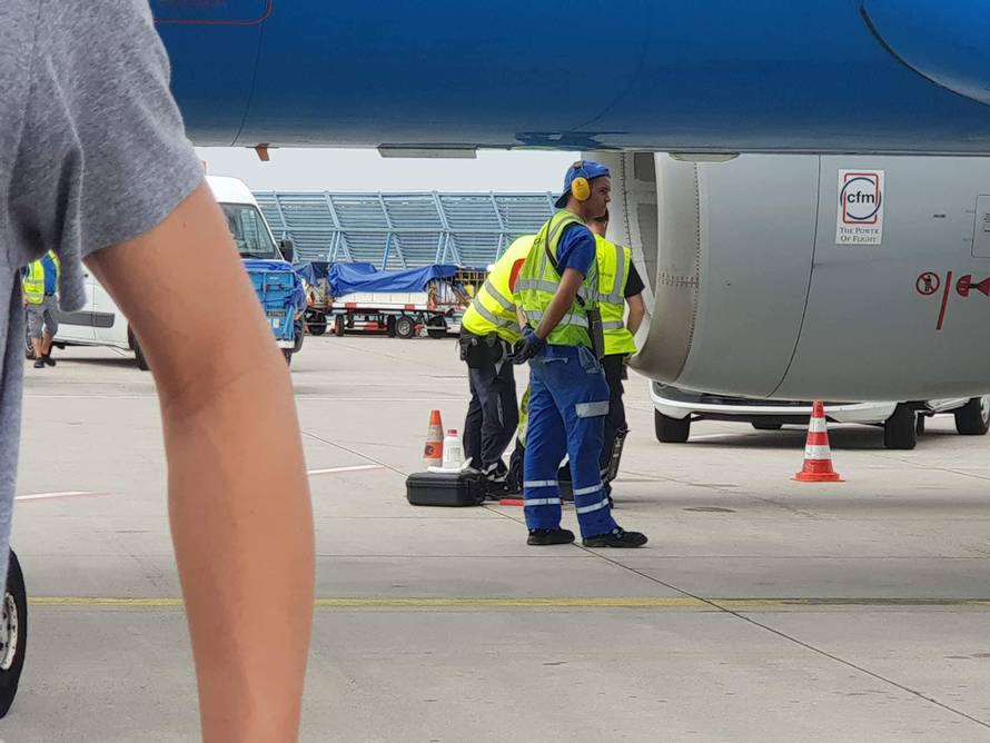 Avion CA u Zadru: 'Čekali smo satima, osjećamo se prevareno'
