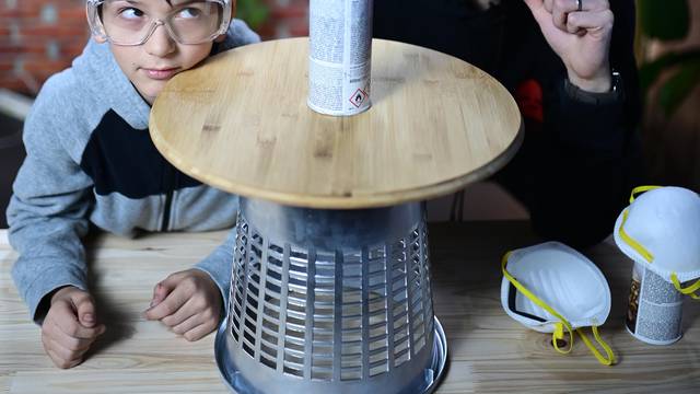 Izradili su stolić za kavu od dva stara koša za smeće i drvene daske za rezanje: 'Ovo je WOW'