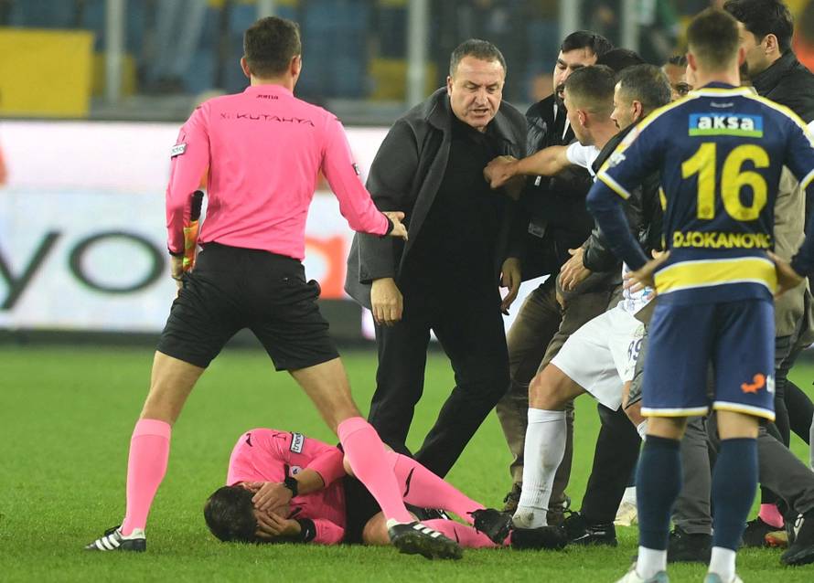 Turkish club president punches referee in the face after Super Lig game in Ankara