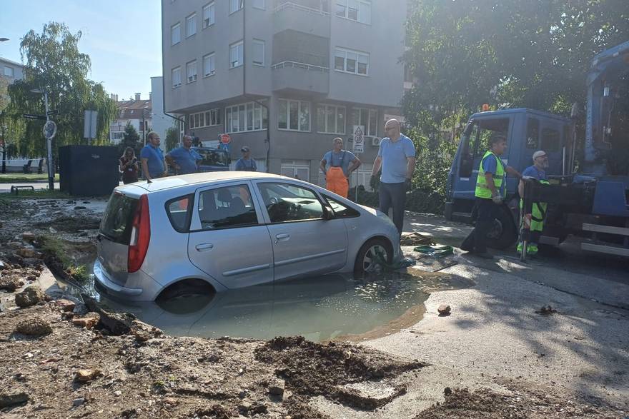 Puknuće cijevi na Trešnjevci