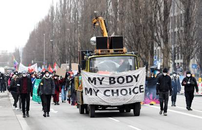 Prosvjedi širom Njemačke za pravo na pobačaj 'Uskraćuju ženama dostojanstvenu odluku'