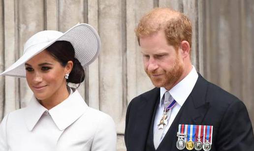 Princ Harry i Meghan prekinuli tradiciju dugu 64 godine! Svojoj djeci su promijenili prezime...