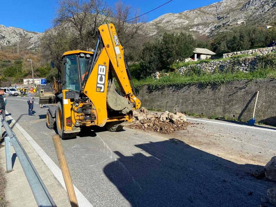 Kod Dubrovnika se prevrnuo kamion, morali zatvoriti cestu