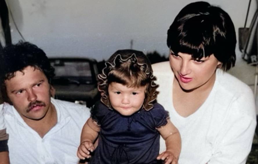 Srpska pjevačica podijelila fotku iz djetinjstva. Znate li tko je to?