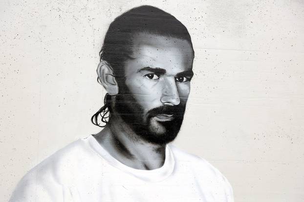 Split: Ususret 114. rođendanU Hajduka na zgradi Sveučilišta naslikani su murali nogometaša