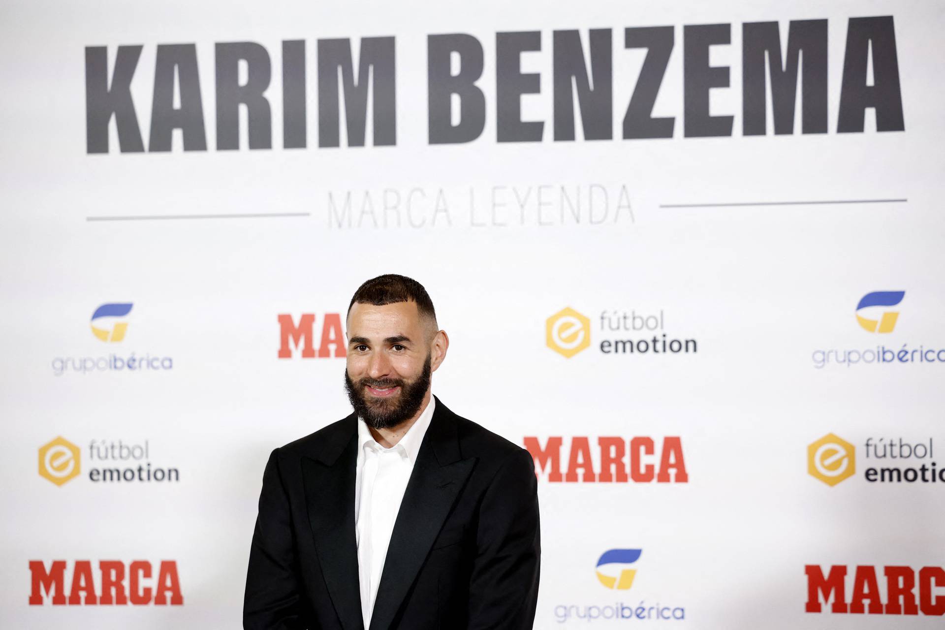 Real Madrid's Karim Benzema receives the Marca Legend Award