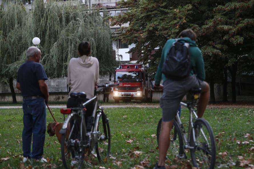 Zagreb: Policijski očevid na Savici gdje su pronađena dva muška tijela