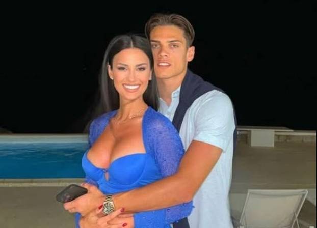 FOTO Modrićev suigrač ljubi 10 godina stariju bujnu voditeljicu