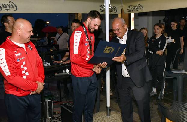 FOTO Pogledajte svečani doček Veočića nakon osvajanja bronce na Svjetskom prvenstvu u boksu