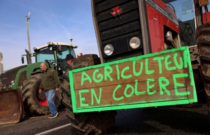 FOTO Bijesni francuski seljaci idu u veliki prosvjed. Blokirat će i Pariz? 'Digli' 15.000 policajaca