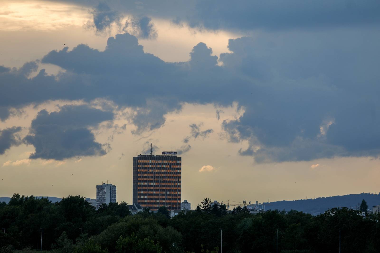 Tmurni oblaci nadvili se nad Zagreb