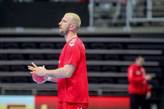 Zadar: Zagrijavanje rukometaša prije početka prijateljske utakmice između Hrvatske i Švicarske