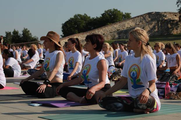 Beograd: NA Kalemegdanu obilježen Međunarodni dan joge