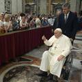 Papa Franjo se ispričao zbog otkazivanja putovanja u Afriku