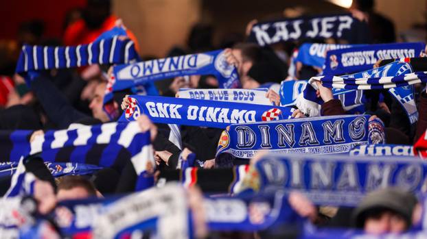 London: Navijači Dinama Bad Blue Boysi na tribinama tijekom utakmice Lige prvaka između Arsenala i Dinama
