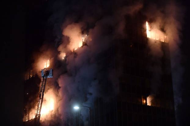 Zagreb: Pozar u Vjesnikovom neboderu