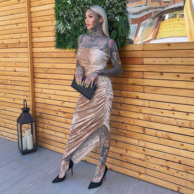 FOTO Tetovažama prekrila 95% tijela! Nećete vjerovati kako je Becky (37) izgledala ranije...