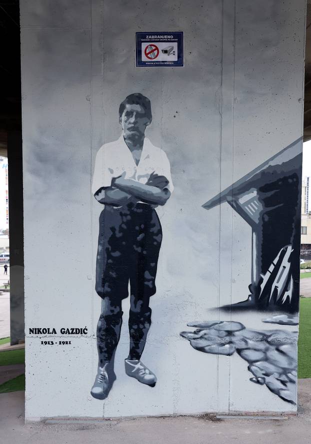 Split: Ususret 114. rođendanU Hajduka na zgradi Sveučilišta naslikani su murali nogometaša